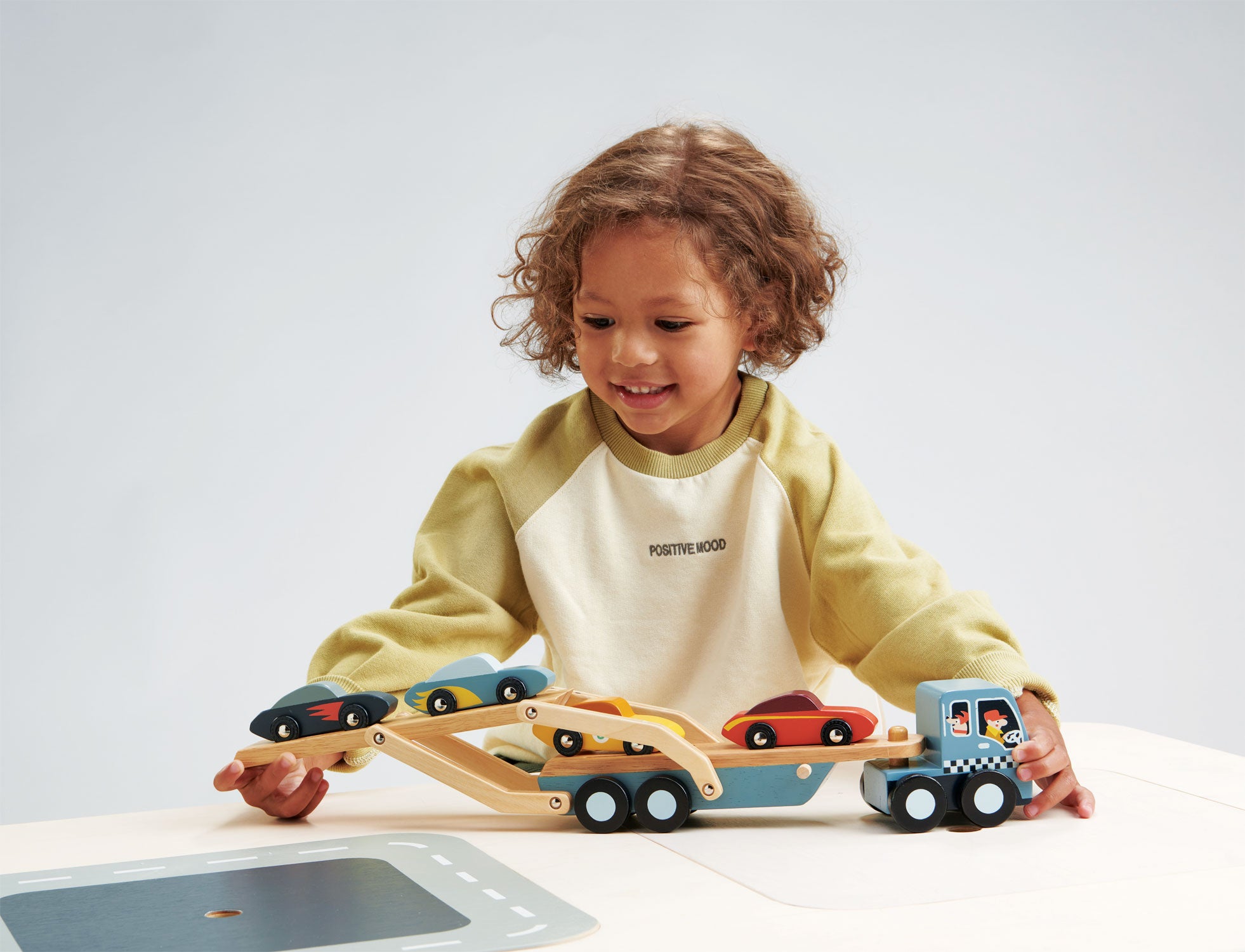 Camion transporteur et voitures en bois - Voiture bois jouet - Jouets en  bois - Petites voitures enfant - Tender Leaf Toys – Plume et Petit Vélo :  kids concept-store pétillant, éthique et engagé